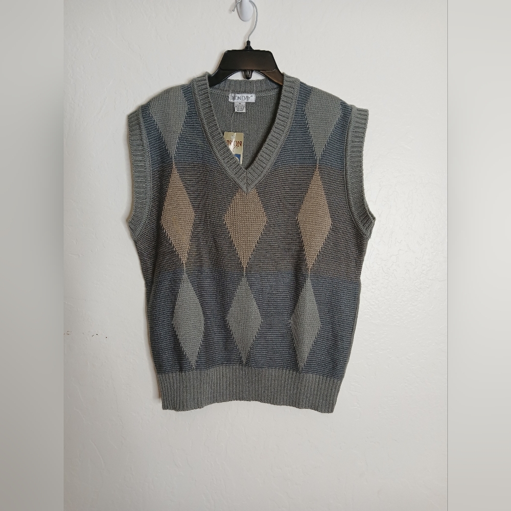 Union Bay men's gray and tan Argyle Sweater Vest, size XL